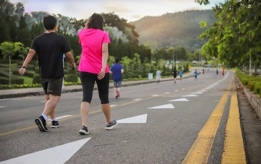 Discover 10 natural ways to relieve stress and restore energy, helping to improve mental health without the use of medication.